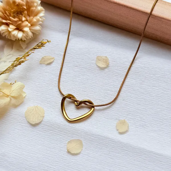 Gold_Hellwa_Heart_Anti_Tarnish_Locket